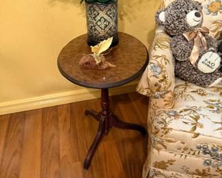 Round/wine table