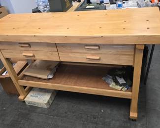 nice work bench with drawers adn vice