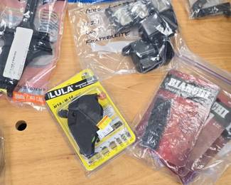tons of speed loaders and gun accessories