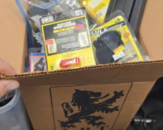 tons of speed loaders and gun accessories