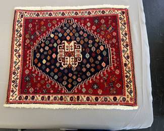 25"x22" hand knotted wool persian rug