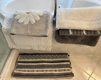 New with tags rugs, towels, linen, bathroom items