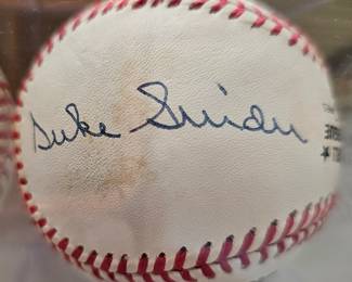 Multi-Autographed baseball by HOFamers Mickey Mantle, Duke Snider & Willie Mays..