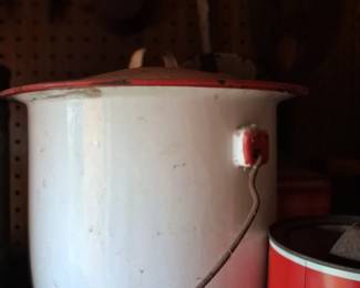 Emanuel chamber pot