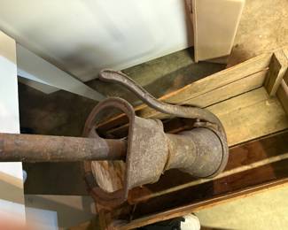 Pitcher pump
