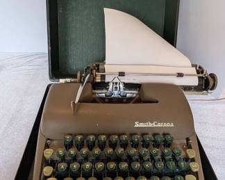 Vintage 1950s SmithCorona Sterling Portable Typewriter. WORKS