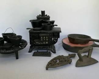 011 Queen Miniature Cast Iron Stove Toy SetSalesman Samples  More