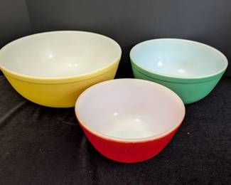012 Vintage Pyrex Primary Colors Mixing Bowls