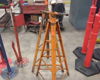 (2) Vehicle Stands