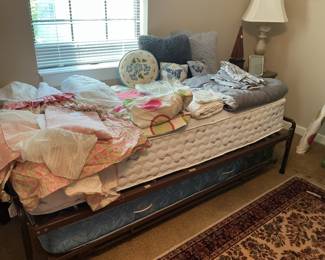 Daybed with trundle