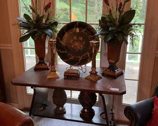 Great looking vintage oak side table