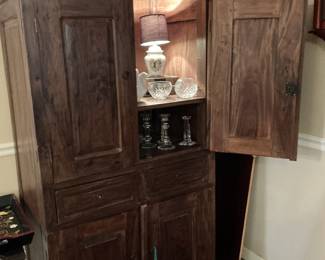 Import linen press, excellent condition