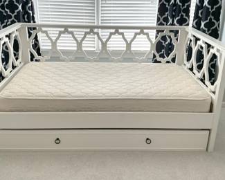 Pottery Barn Teen Daybed  Trundle