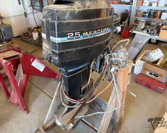 2044 Mercury 25 Outboard Motor