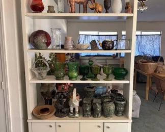 1004 Wooden Bookshelf with Decorations