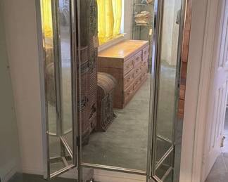 1608 Trifold Dressing Room Mirror