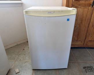 1504 Danny Mini Fridge