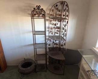 1054 Metal Corner Bakers Rack, Metal Shelf, Decorative Wicker Basket with Metal Base