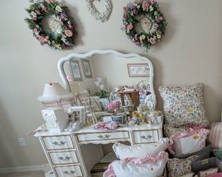 Dresser (French Provential)