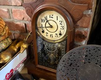 Mantel clock