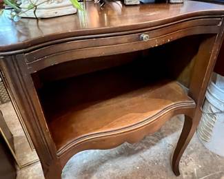 Vintage End Table/Cabinet