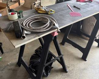 Collapsible sawhorses