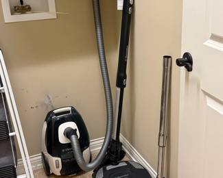 Electrolux JetMaxx Canister Vacuum (EL4040A)