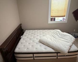 Traditional Wood Bed Frame with Hybrid Mattress
