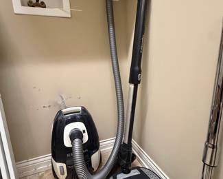 Electrolux UltraSilencer DeepClean Canister Vacuum