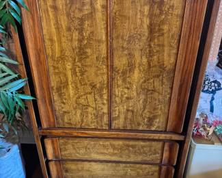 #55 - 650 - King size bed Oak SUITE Therapeutic soft mattress clean - 2 night stands 17x22x17 + dresser 72x30x19 & mirror + Tall chest 35x56Tx19