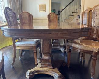 #14 - $950 - Thomasville dining table 68"L + 1 leave 20"x30Hx44W with 5 chairs & 1 arm - Burl walnut veneer