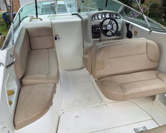 $19,000 - 2001 Chaparall 240 Signature with trailer. New 7.4 Liter engine and new outdrive