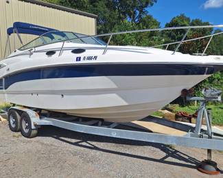 $19,000 - 2001 Chaparall 240 Signature with trailer. New 7.4 Liter engine and new outdrive
