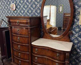 #22 - $550 - dresser with mirror (9 drawers) marble top by mirror 58Lx76Tx18D -