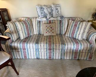 #49 - $140 - Hampton house floral sofa 85x35x34T