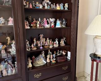 #40B - $180 - RIGHT - Bookcase with three dawers 34Wx72Tx14D