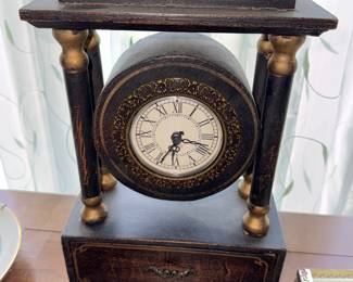 Mantle clock (wood)
