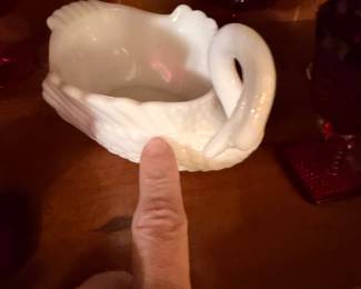 White swan bowls set