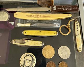 Assorted vintage and antique pocket knives and coins