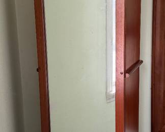 Jewelry cabinet