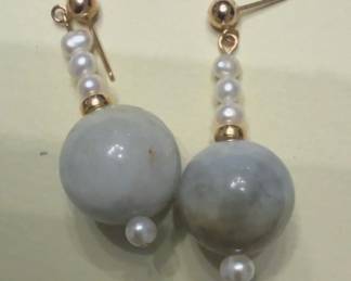 14 kt pearl and carved bead