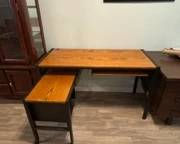 Desk Metle with slide out
