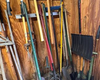 shovels! all kinds and sizes
