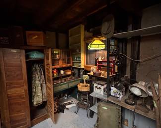 Hat stretchers, lamps, military