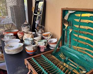 Teacups, saucers, flatware
