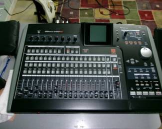 TASCAM 2488NEO PORTASTUDIO