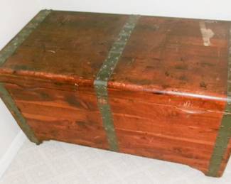 CEDAR CHEST