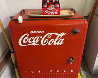 Lot 29: Vintage Coca-Cola Ice Chest with Bottled Soda