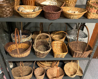 Lot 250: Assorted wicker baskets