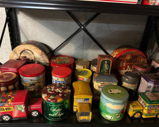 Lot 252: Assorted vintage metal tins and novelty containers